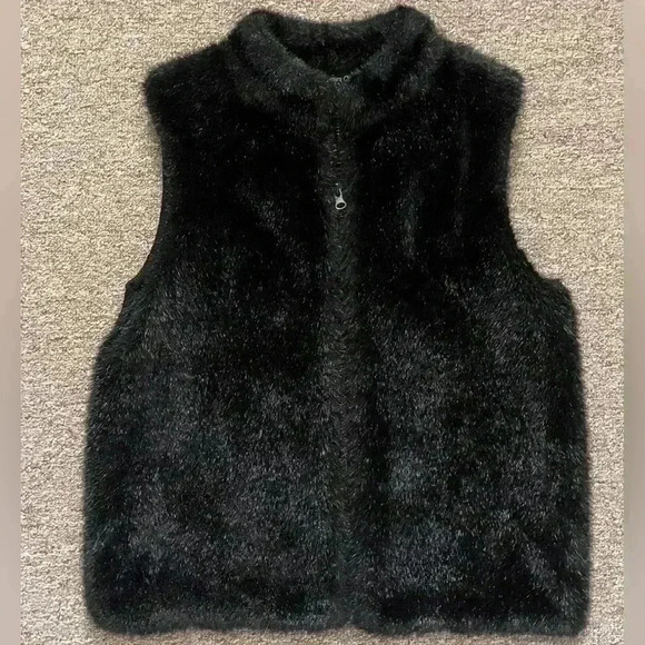 Designer Originals Women’s Black Faux Fur Vest Knit Back Size Petite Medium PM - Picture 1 of 4